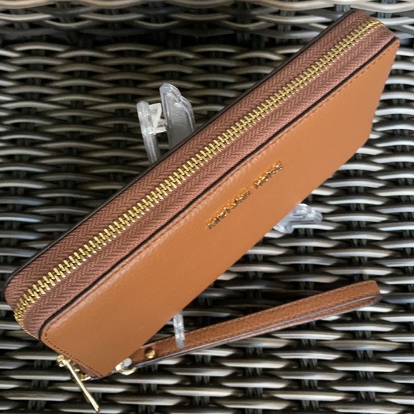 Michael Kors Jet Set Travel Large Travel CONTINENTAL Wristlet-Wallet - Picture 12 of 16